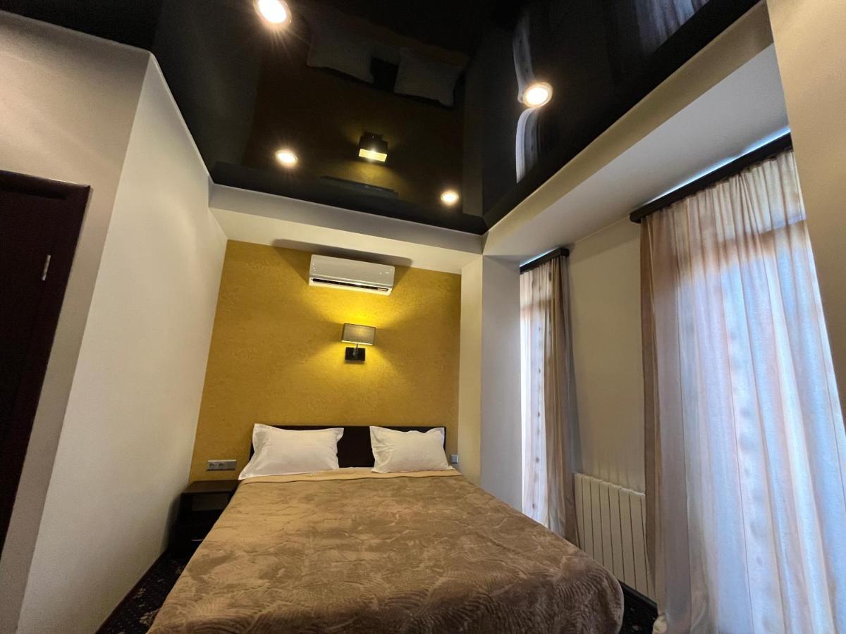 Hotel New Royal Tbilisi Bagian luar foto